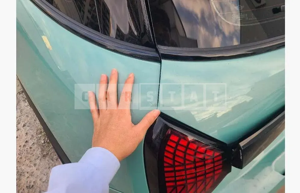 Photo 2 of 20: 2025 MINI Cooper C Five-Door — Korean insurance auction