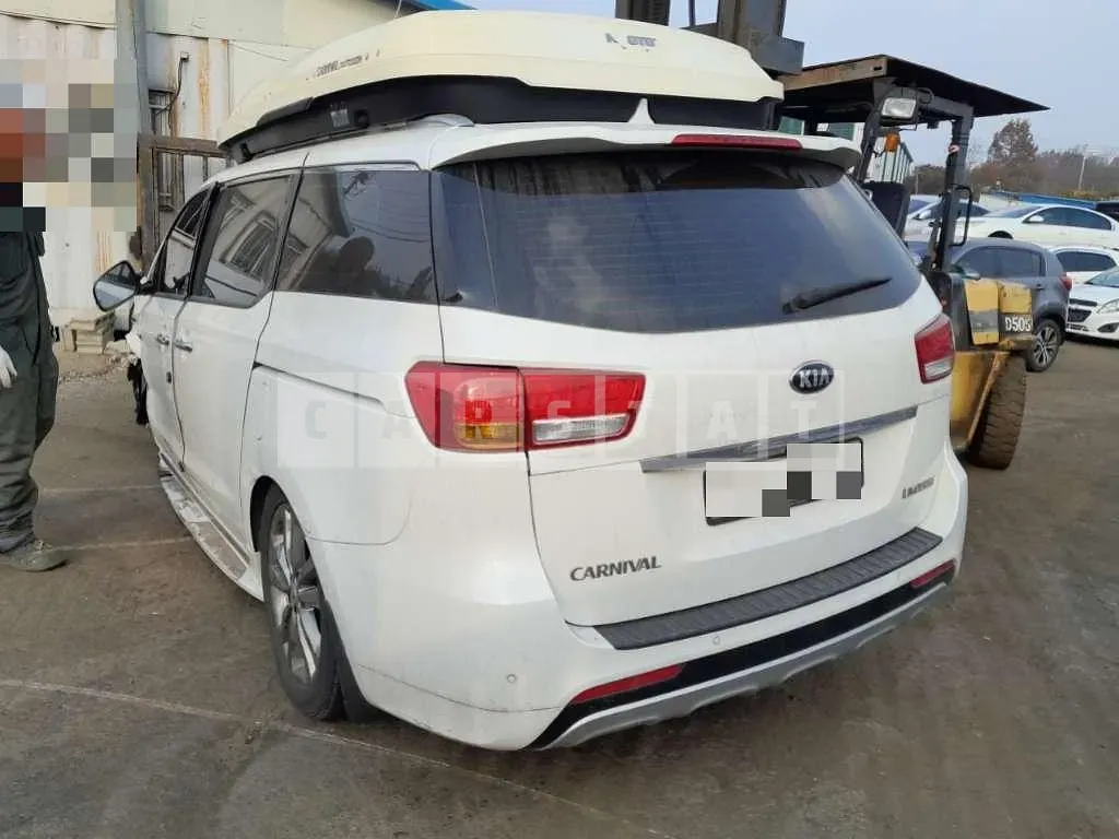 Photo 2 of 11: 2017 Kia Carnival Limousine — Korean insurance auction