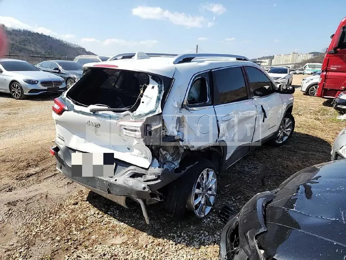 Photo 2 of 19: 2017 Jeep Zip Cherokee 2.2, VIN 1C4PJMDU0HW620159 — Korean insurance auction