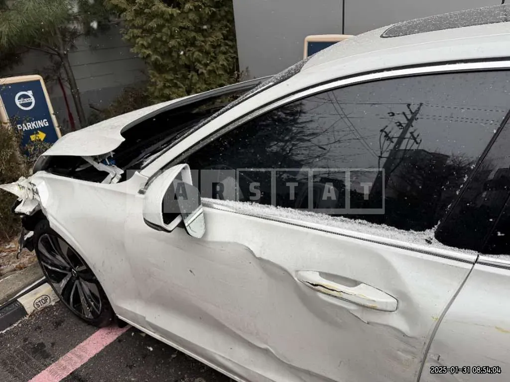 Photo 2 of 50: 2023 Volvo S60 B5 — Korean insurance auction
