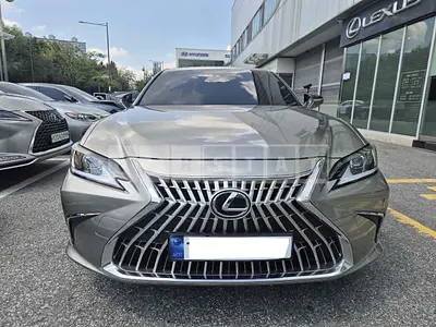 2025 Toyota Lexus ES300h