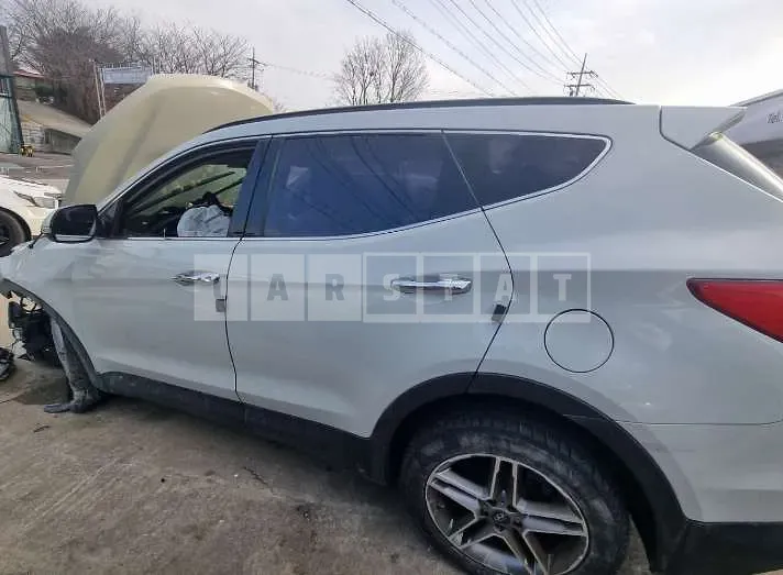 Photo 2 of 8: 2014 Hyundai Santa Fe DM — Korean insurance auction