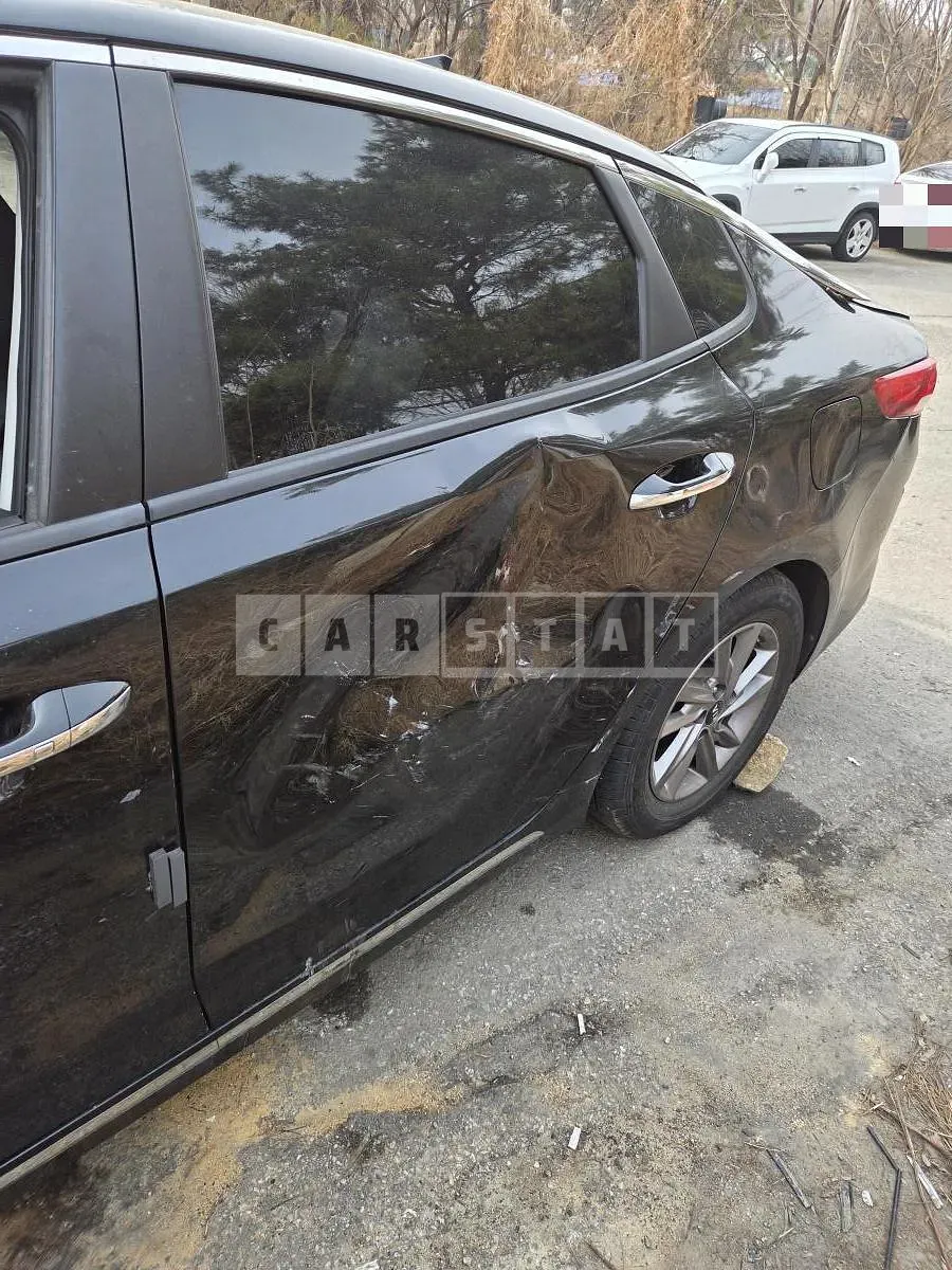 Photo 3 of 3: 2019 Kia K5 LPG — Korean insurance auction