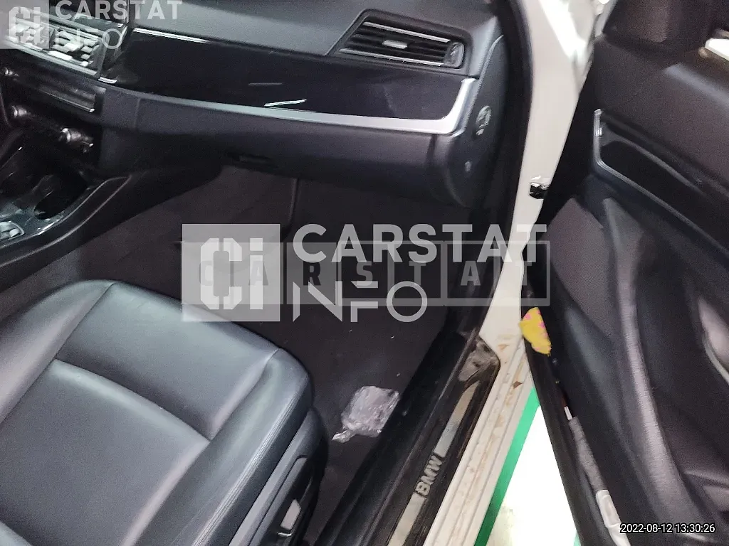 Photo 2 of 8: 2015 BMW Calm 520d xDrive — Korean insurance auction