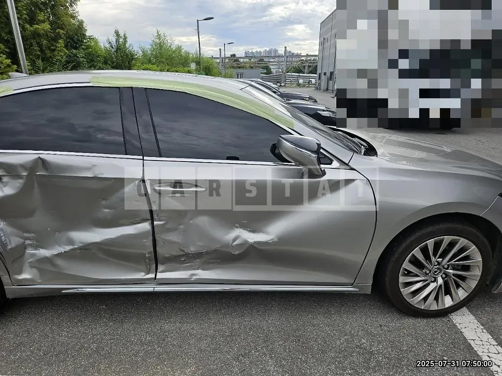 Photo 2 of 53: 2025 Lexus ES300h — Korean insurance auction