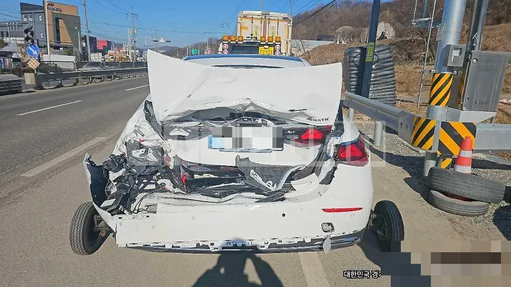 Photo 2 of 6: 2025 Mercedes-Benz E 300 e 4Matic — Korean insurance auction