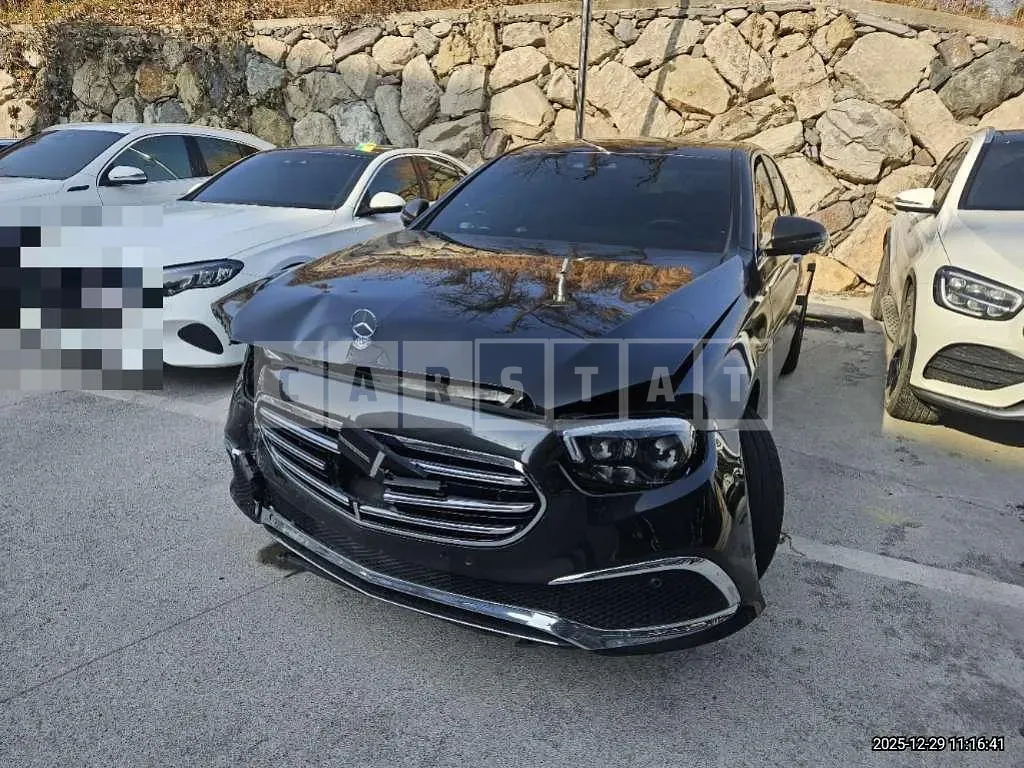 Photo 2 of 24: 2021 Mercedes-Benz E300 e 4Matic — Korean insurance auction
