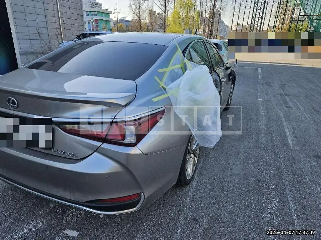 Photo 2 of 16: 2019 Lexus ES300h — Korean insurance auction