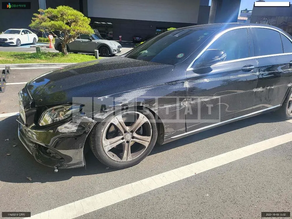 Photo 2 of 18: 2017 Mercedes-Benz E220 d 4Matic, VIN WDDZF0FB0HA191106 — Korean insurance auction