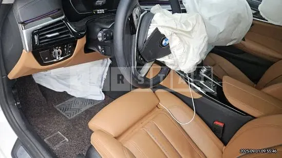 Photo 2 of 50: 2023 BMW 520i — Korean insurance auction