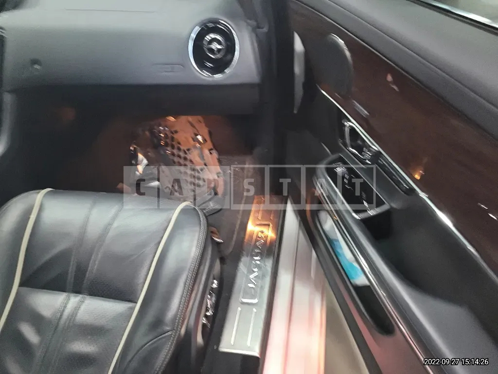 Photo 2 of 50: 2016 Jaguar XJ 3.0d, VIN SAJAA2298GNV92710 — Korean insurance auction