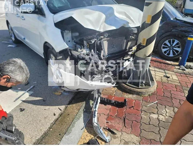 Photo 2 of 19: 2019 Kia Carnival, VIN KNAMC81ABKS555934 — Korean insurance auction