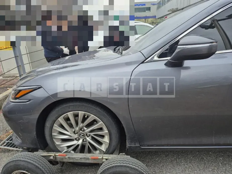Photo 2 of 13: 2020 Lexus ES300h — Korean insurance auction