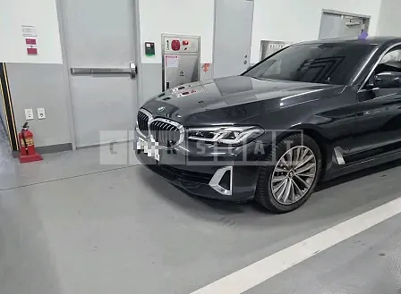 Photo 2 of 27: 2021 BMW 530i, VIN WBA71BH01MWW97495 — Korean insurance auction