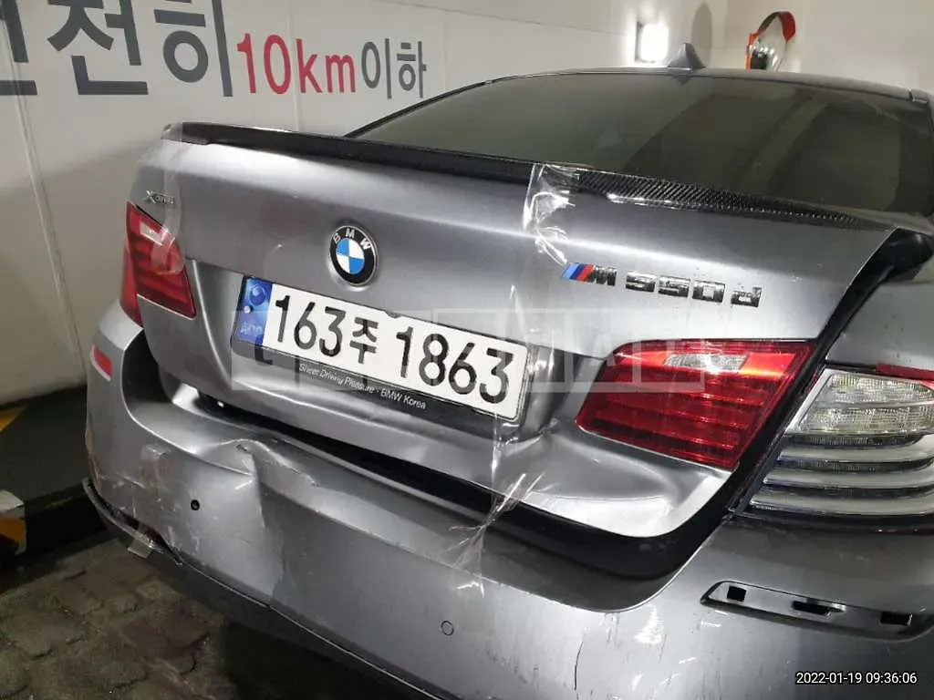 Photo 2 of 20: 2017 BMW M550d xDrive, VIN WBA5D9103FD969867 — Korean insurance auction