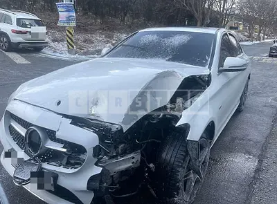 Photo 1 of 7: 2020 Mercedes-Benz C300 e 4Matic — Korean insurance auction
