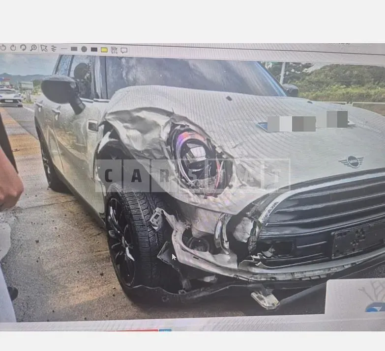 Photo 2 of 5: 2021 MINI Cooper Clubman — Korean insurance auction