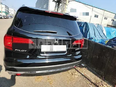 Photo 1 of 32: 2018 Honda Pilot, VIN 5FNYF6850JB200097 — Korean insurance auction
