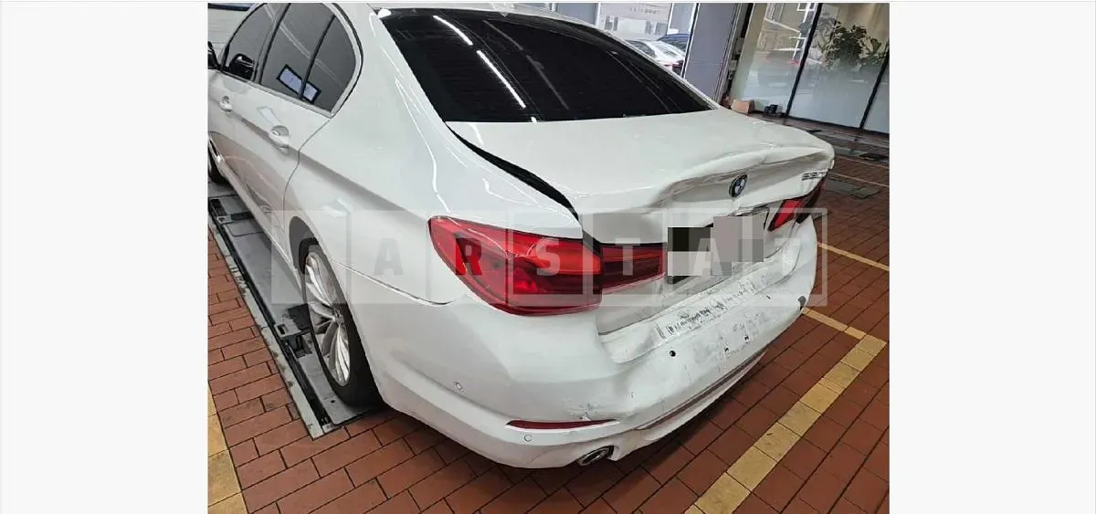 Photo 2 of 23: 2020 BMW 520d Luxury — Korean insurance auction