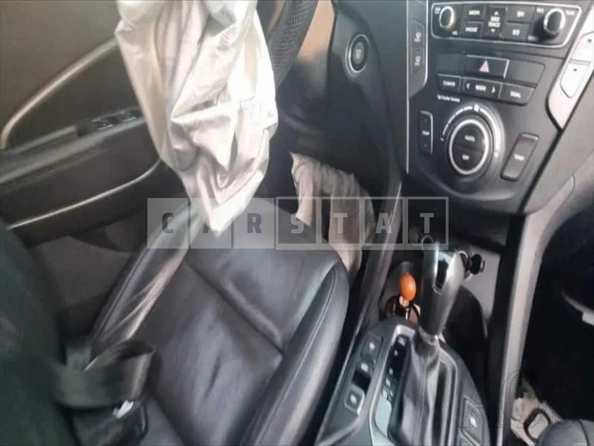 Photo 2 of 12: 2015 Hyundai Santa Fe DM — Korean insurance auction