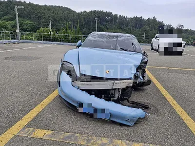 Photo 1 of 40: 2024 Porsche Taycan 4S (5-Seater) — Korean insurance auction
