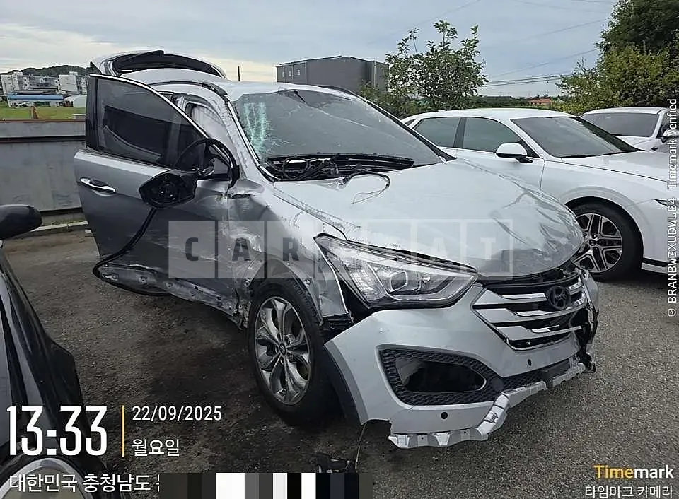 Photo 2 of 7: 2015 Hyundai Santa Fe DM — Korean insurance auction