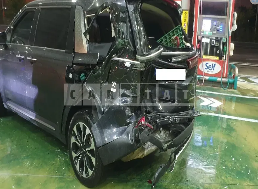 Photo 2 of 6: 2023 Kia Carnival — Korean insurance auction