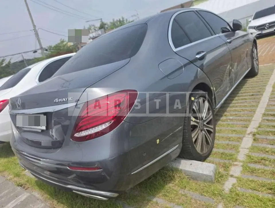 Photo 2 of 15: 2017 Mercedes-Benz E400 4Matic — Korean insurance auction