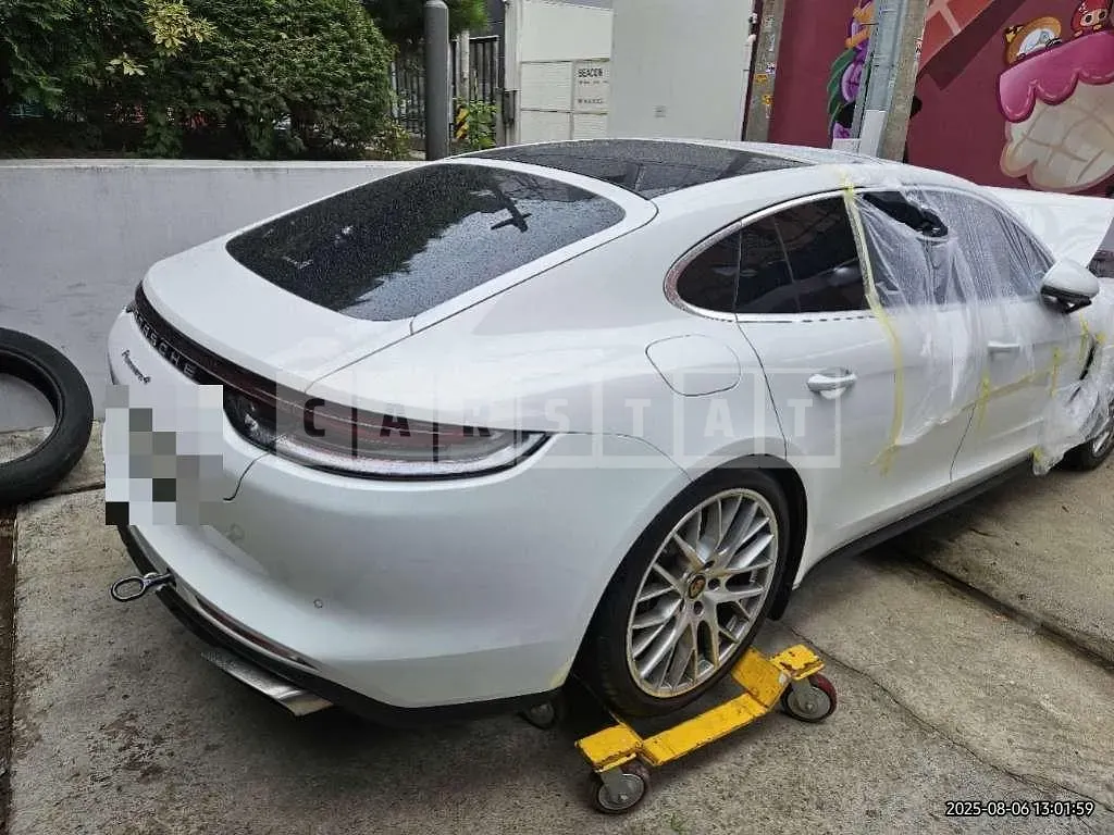 Photo 2 of 45: 2021 Porsche Panamera 4 Executive — Korean insurance auction