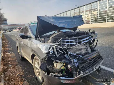 Photo 1 of 6: 2016 Hyundai Santa Fe, VIN KMHSU81UBGU574367 — Korean insurance auction