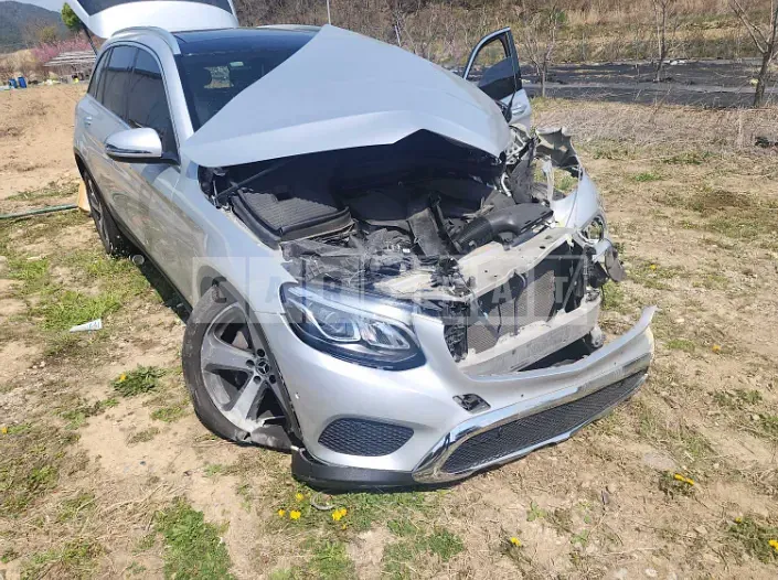 Photo 2 of 12: 2017 Mercedes-Benz GLC220d 4Matic, VIN WDC0G0FB6HF286718 — Korean insurance auction
