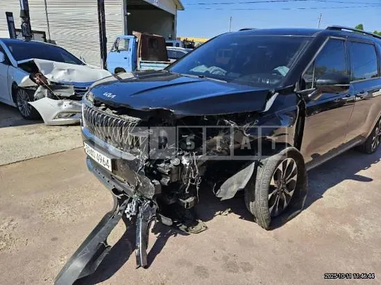 Photo 2 of 15: 2023 Kia Carnival, VIN KNANE81BBPS235282 — Korean insurance auction