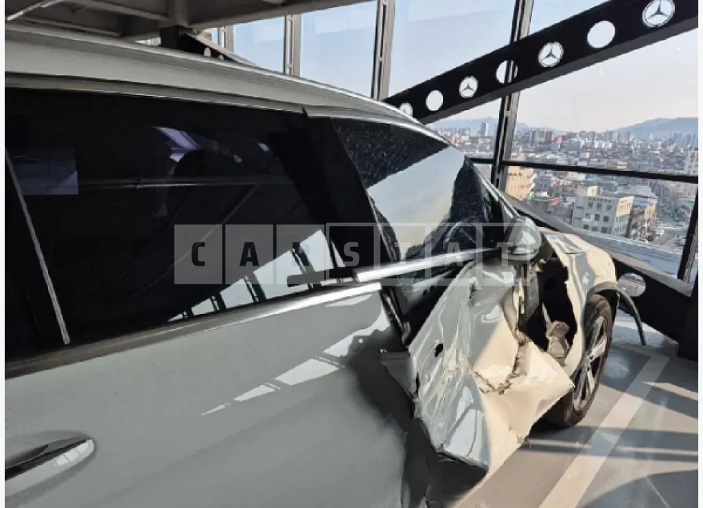 Photo 2 of 18: 2018 Mercedes-Benz GLC220d 4Matic — Korean insurance auction