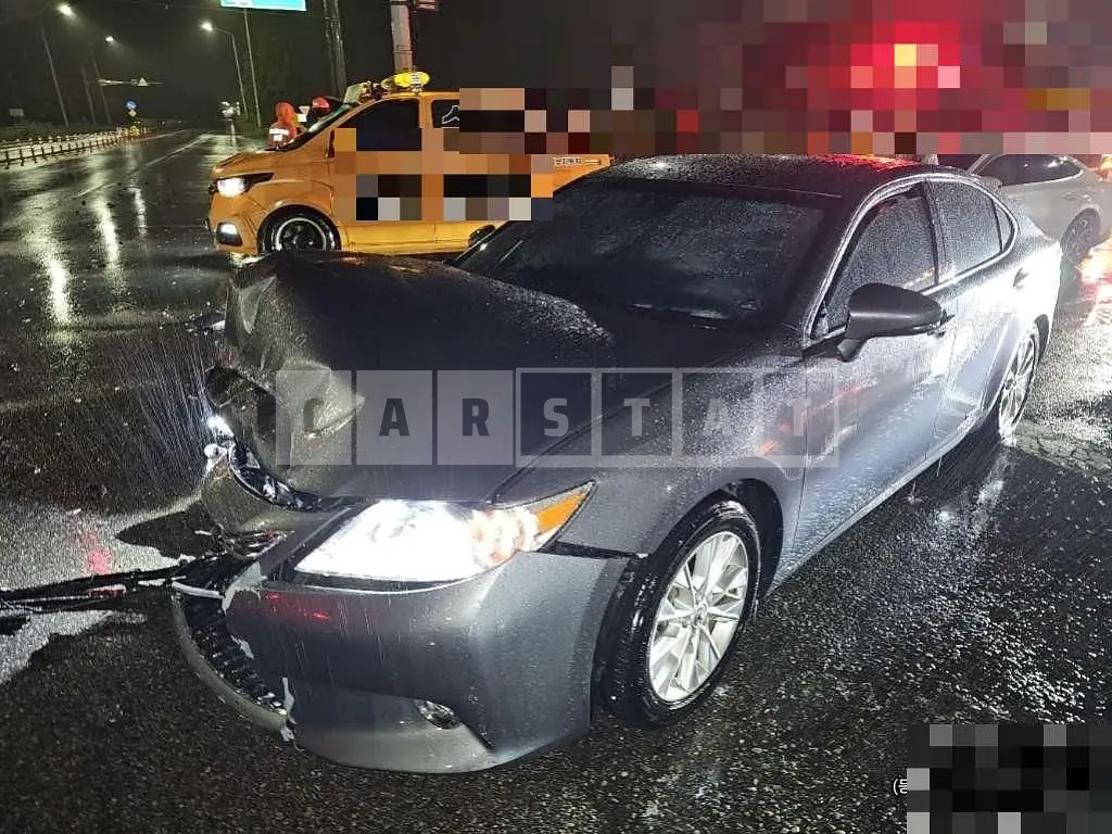 Photo 2 of 5: 2015 Lexus ES300h — Korean insurance auction