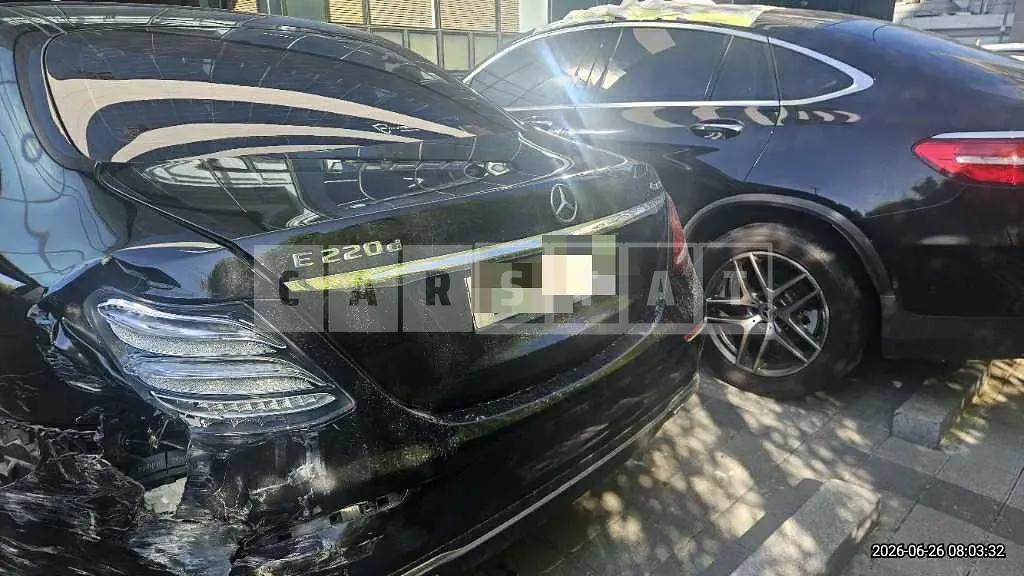 Photo 2 of 15: 2020 Mercedes-Benz E220 d 4Matic — Korean insurance auction