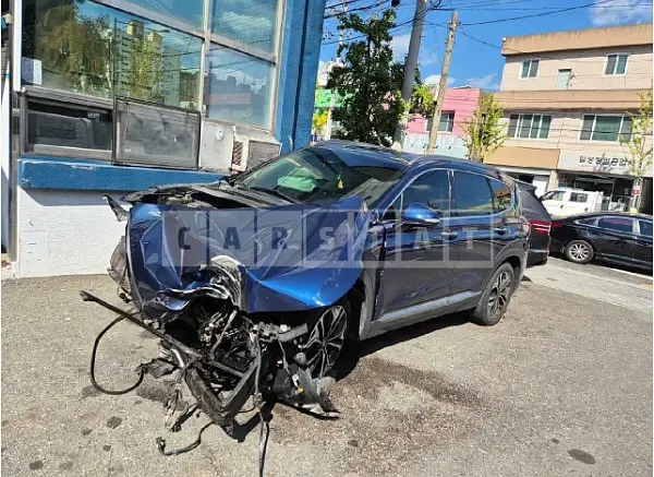 Photo 2 of 16: 2019 Hyundai Santa Fe — Korean insurance auction
