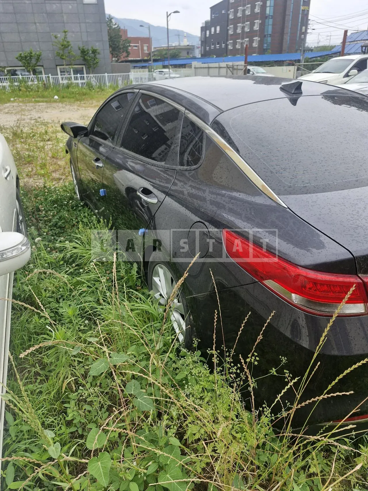 Photo 2 of 9: 2017 Kia K5, VIN KNAGU416BJA235928 — Korean insurance auction