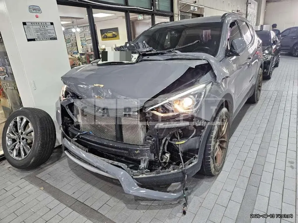 Photo 2 of 12: 2015 Hyundai Santa Fe 2.2 — Korean insurance auction