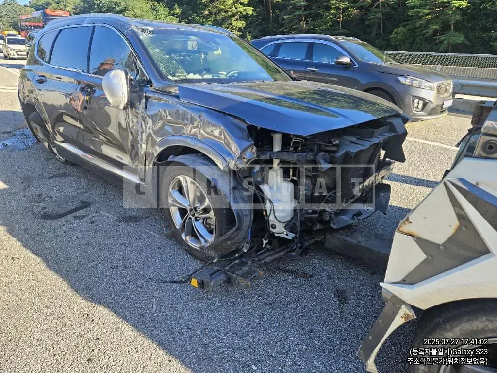 Photo 2 of 4: 2019 Hyundai Santa Fe TM — Korean insurance auction