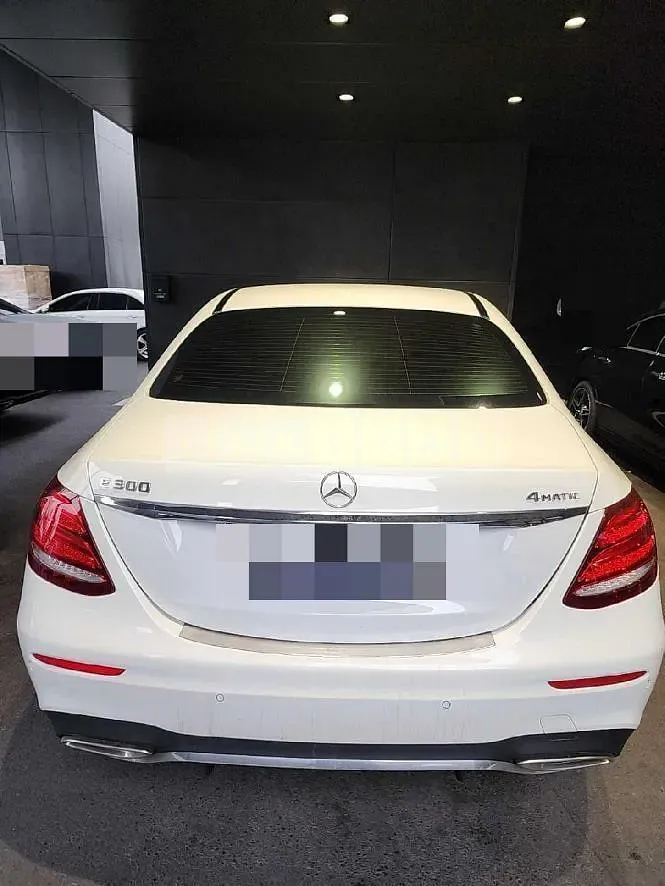 Photo 2 of 29: 2020 Mercedes-Benz E300 4Matic, VIN W1KZF4KB2LA841219 — Korean insurance auction