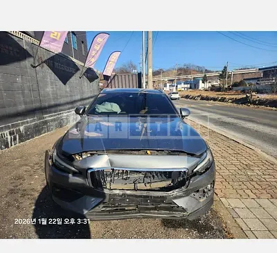 Photo 1 of 16: 2021 Volvo V60CCB5 AWD — Korean insurance auction