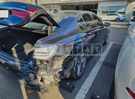 Photo 2 of 9: 2018 BMW 740d xDrive, VIN WBA7C6103JB072644 — Korean insurance auction