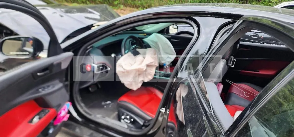 Photo 2 of 12: 2019 Jaguar XE 20d — Korean insurance auction