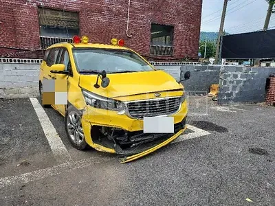 Photo 1 of 12: 2015 Kia Carnival, VIN KNAMC81ABFS081389 — Korean insurance auction