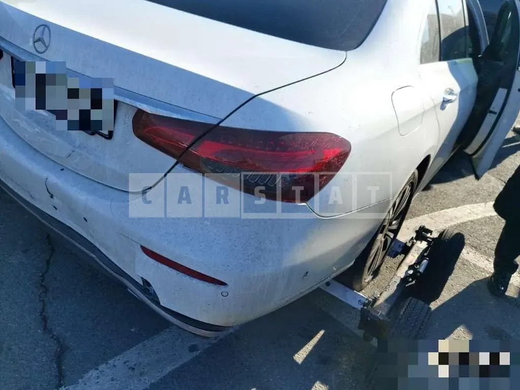 Photo 2 of 9: 2020 Mercedes-Benz E250, VIN W1KZF4FB6MA900266 — Korean insurance auction