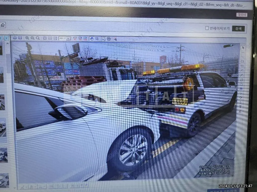 Photo 2 of 7: 2017 Kia Carnival Limousine, VIN KNAME81ABHS275548 — Korean insurance auction