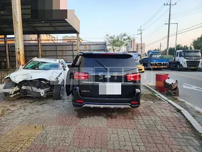 Photo 1 of 7: 2018 Kia Carnivals, VIN KNAME81ABKS471082 — Korean insurance auction