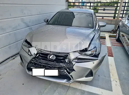 Photo 2 of 9: 2017 Lexus IS200T, VIN JTHBA5D24H5054428 — Korean insurance auction