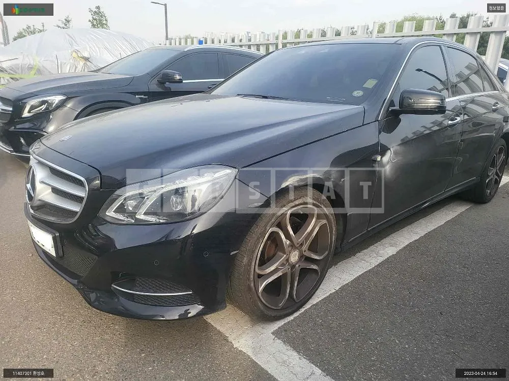 Photo 2 of 17: 2015 Mercedes-Benz E250 BlueTec 4Matic, VIN WDDHF9HBXGB192480 — Korean insurance auction