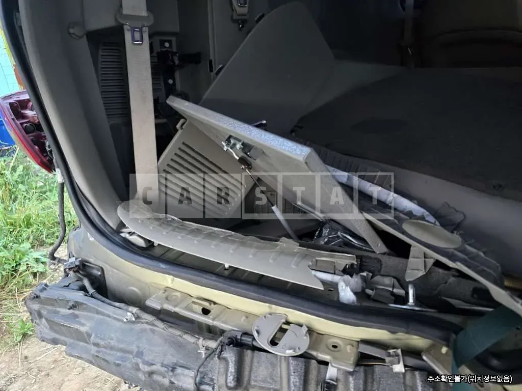 Photo 2 of 12: 2016 Kia Carnival — Korean insurance auction